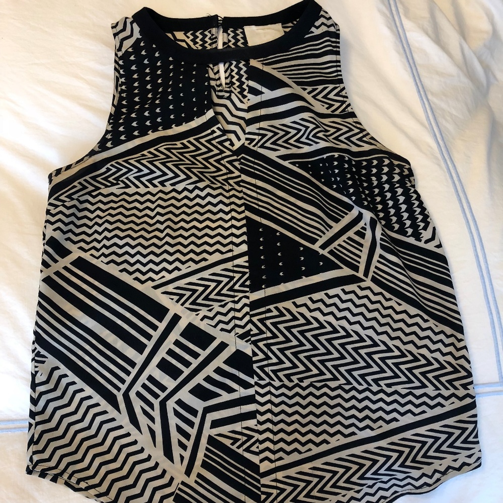 Super fun black& white top